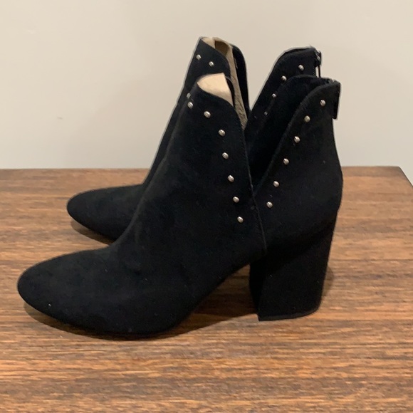 Universal Thread Stud Booties - Picture 2 of 5